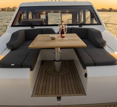 Sealine_C530_Exterior_021-170822-490x450